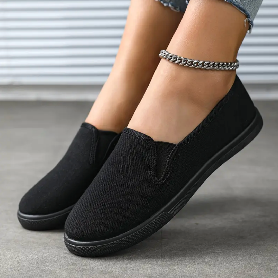 Lior: Zapatillas de punta redonda para mujer