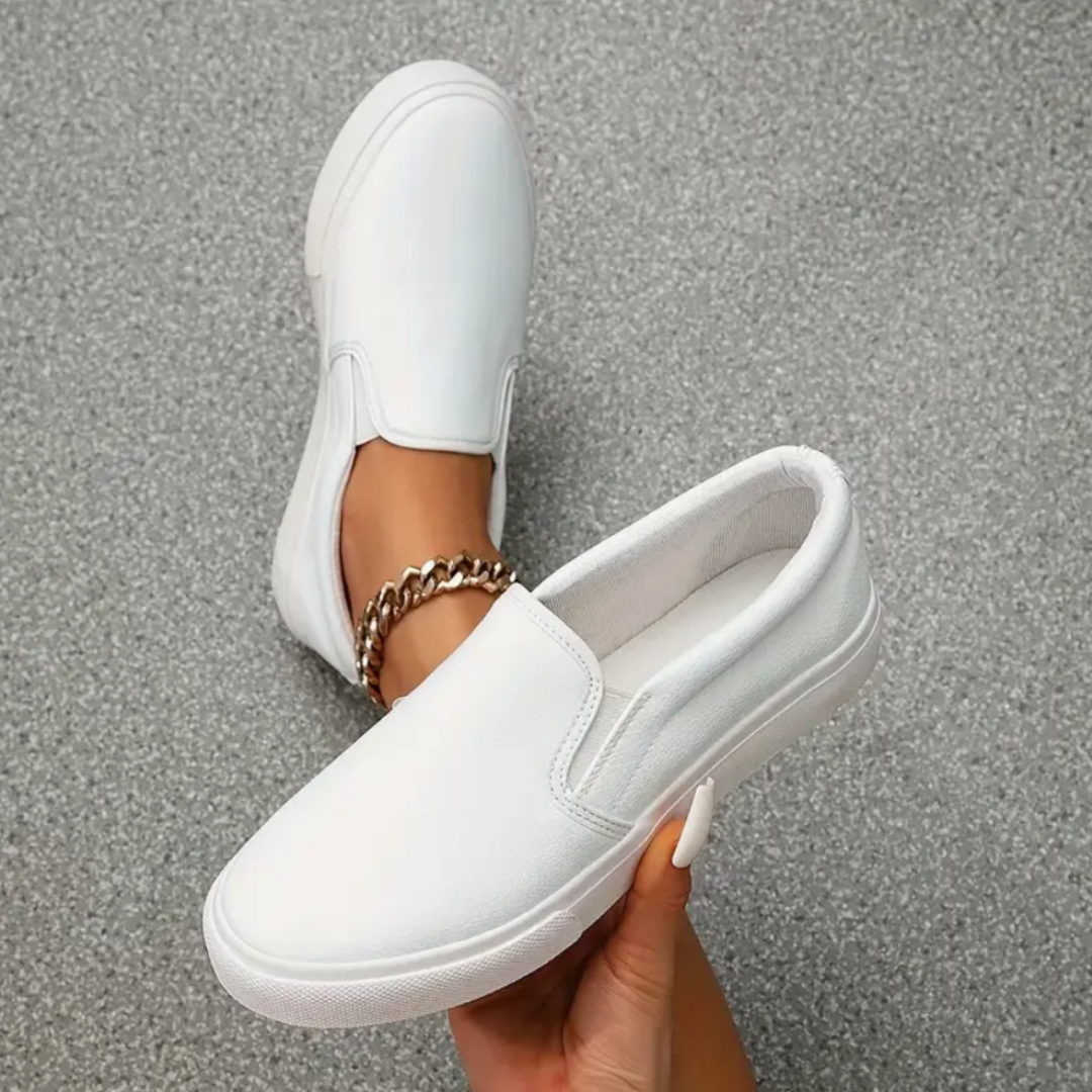 Lior: Zapatillas de punta redonda para mujer