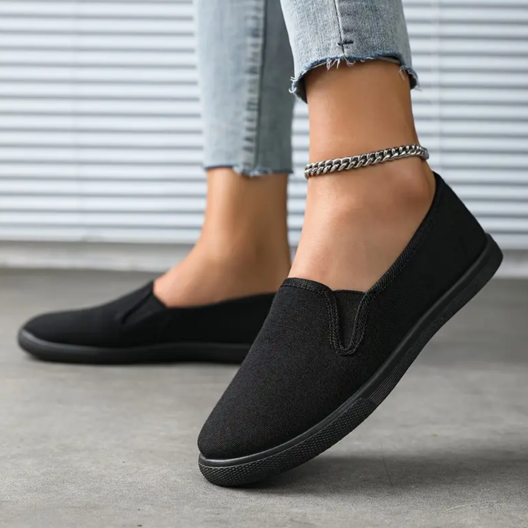 Lior: Zapatillas de punta redonda para mujer